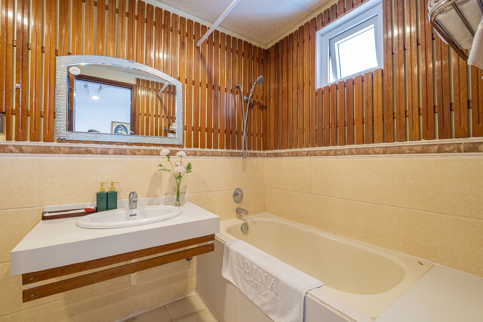 غرفة قياسية ثلاثية بسريرين منفصلين، Adina Hotel 6/6