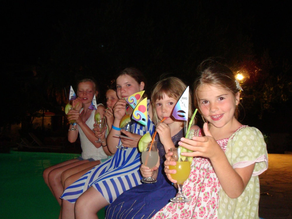 Oasis Hotel Bungalows 17/64