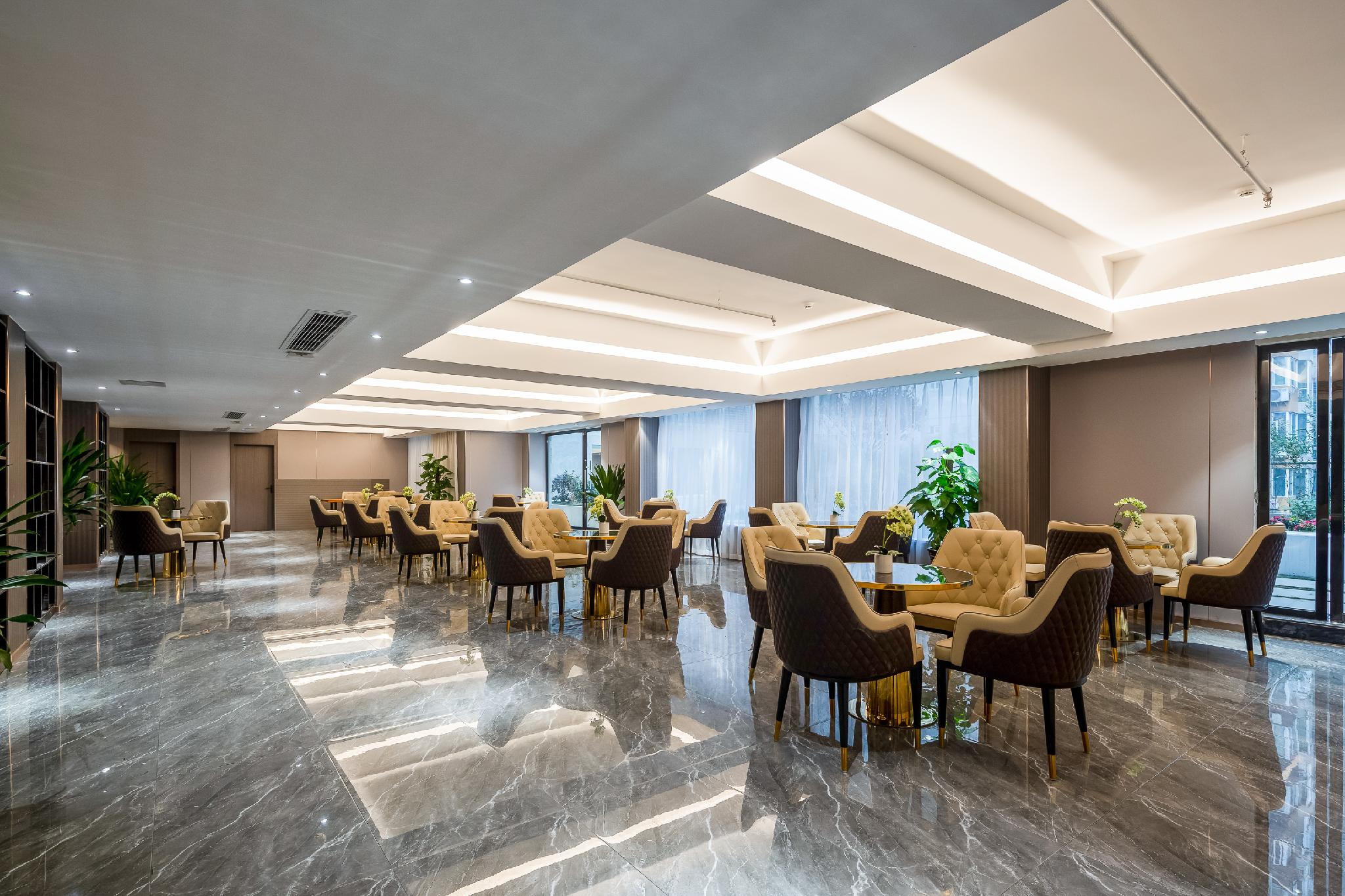Rezen Holiday S Hotel (Chengdu South Railway Station) 14/18