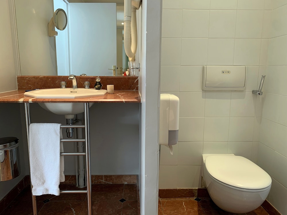 Hotel Causse Comtal 83/84