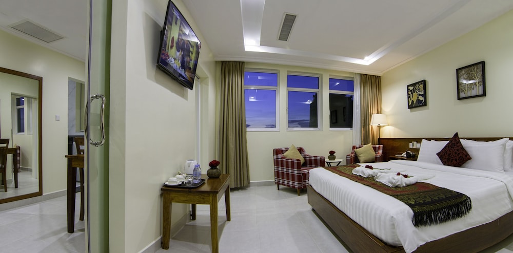 Rose Emerald Hotel 10/63