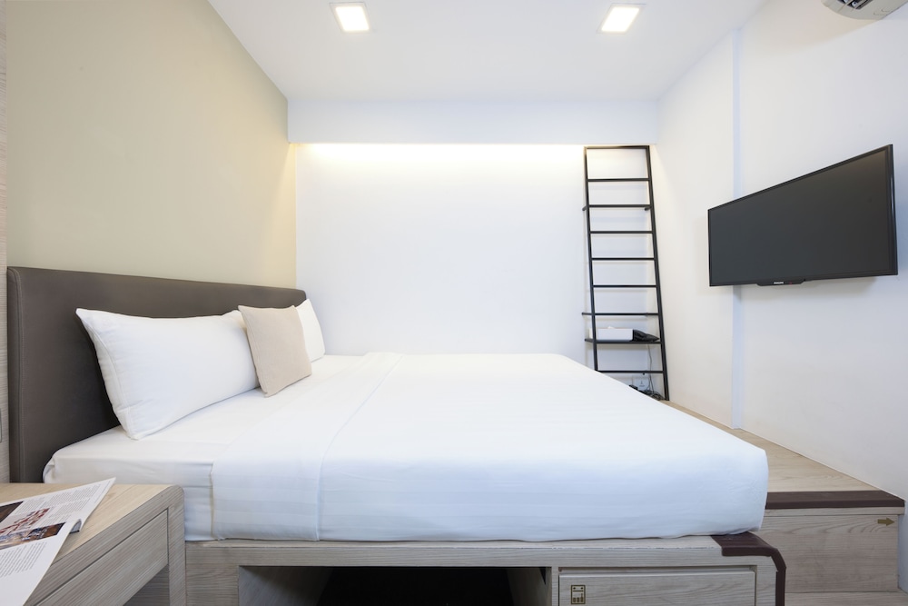 CHAMPION HOTEL CITY 22/50
