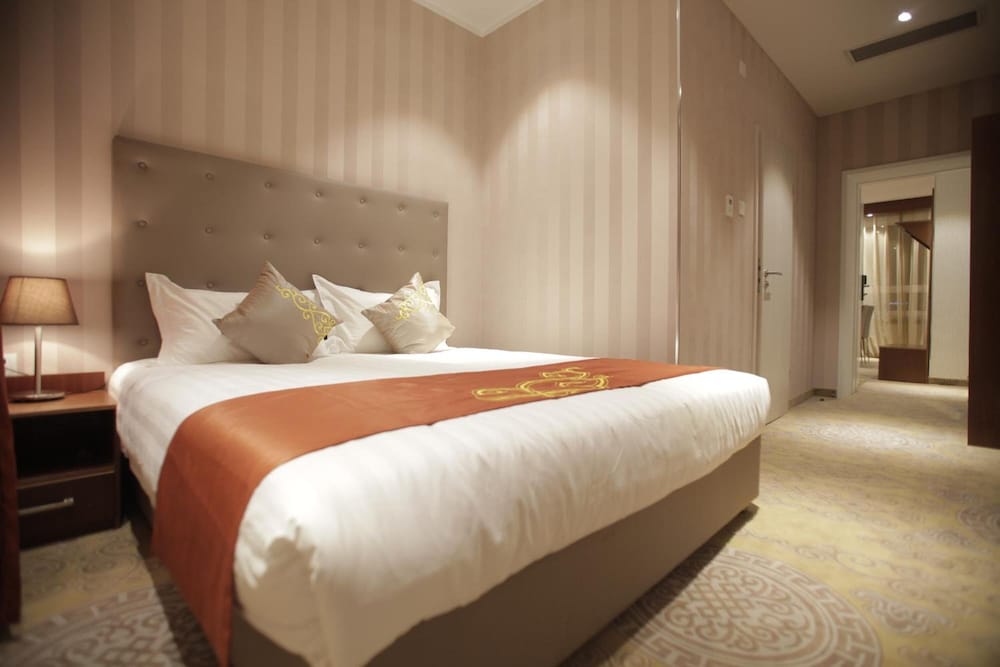 Hotel Nine 12/47