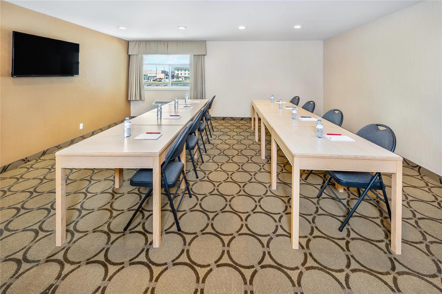 Econo Lodge Taber 25/26