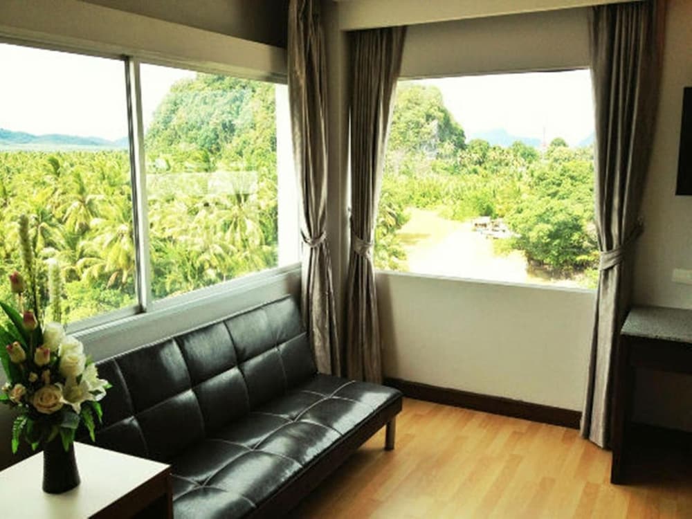Sinkiat Buri Hotel 47/67