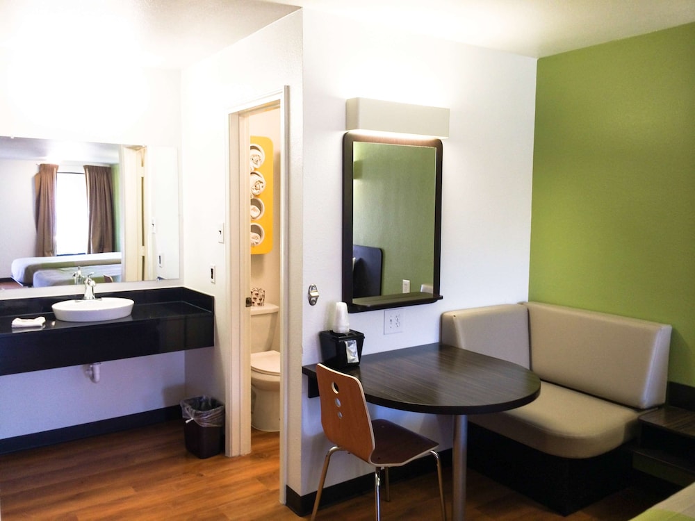 Motel6 Longview Tx North 33/47