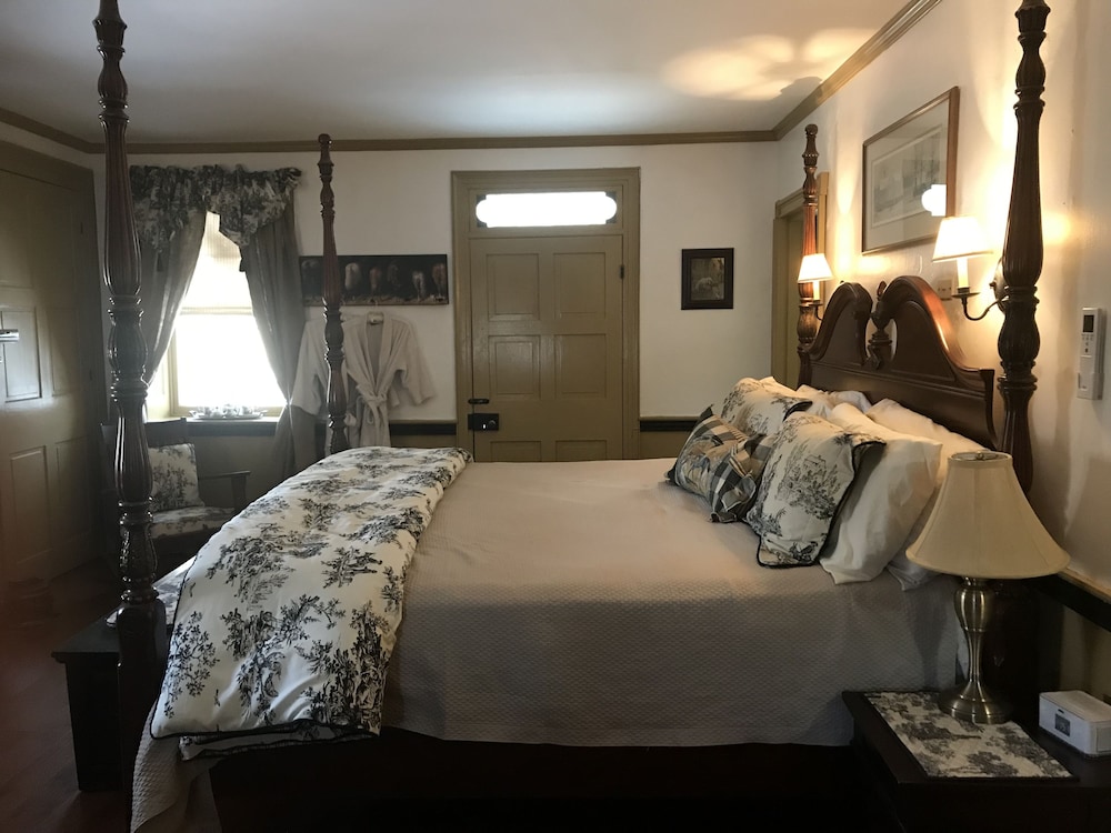 Fallen Tree Farm Bed & Breakfast 19/50