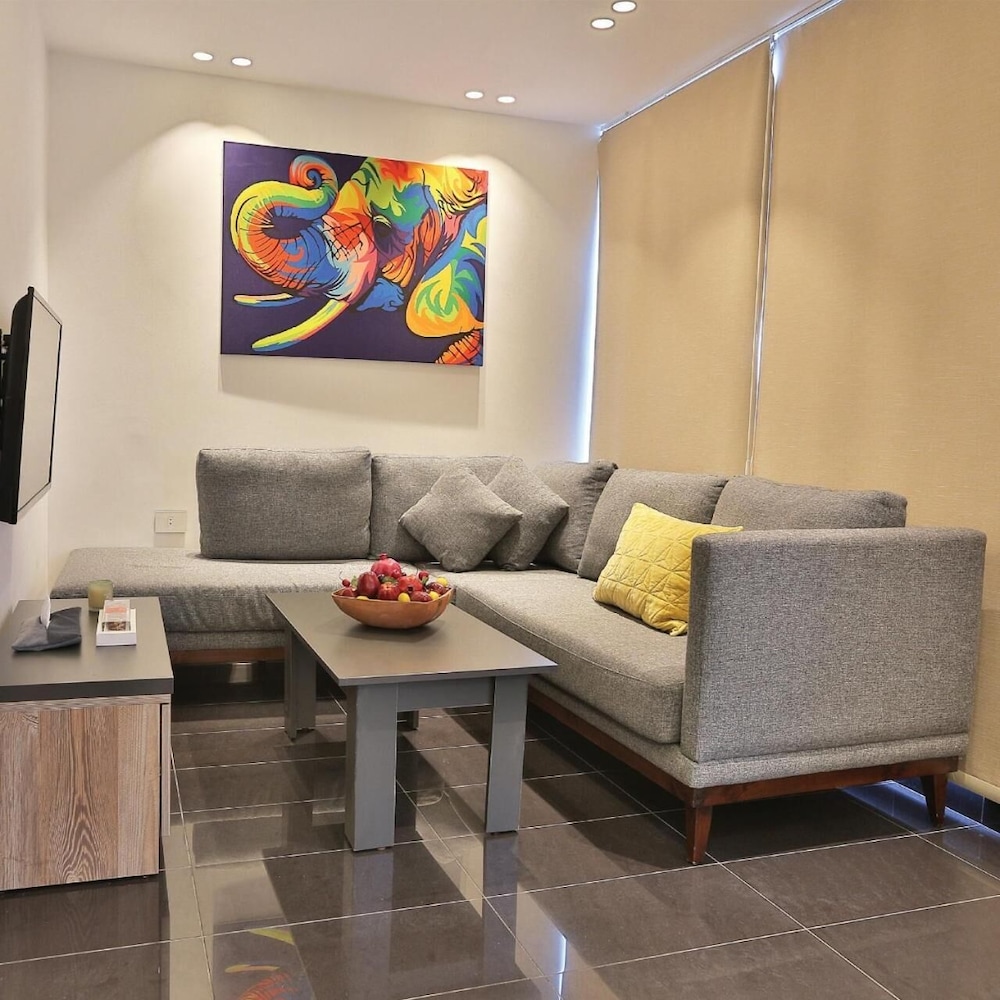 B Residence 18/43