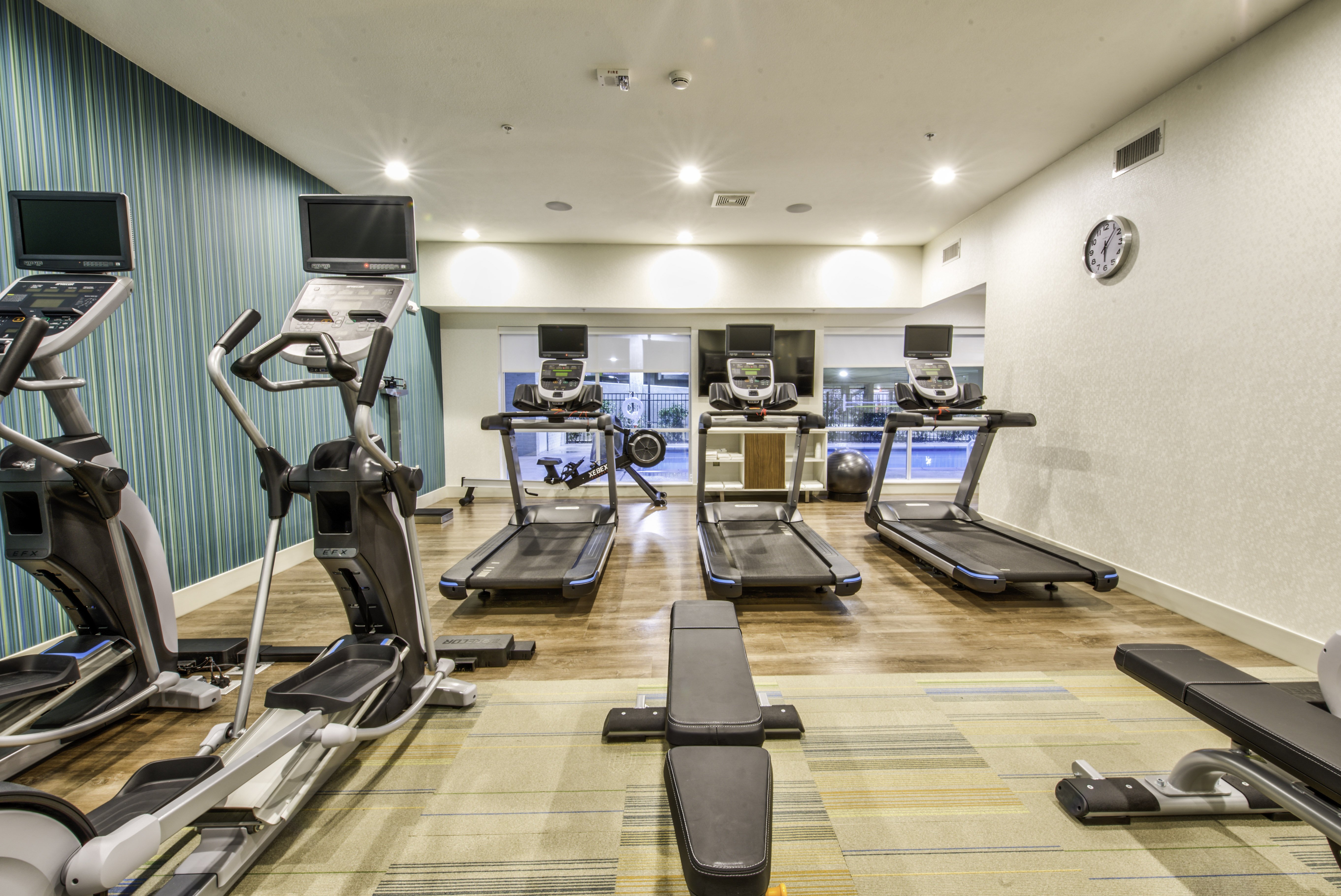 Holiday Inn Express Suites Farmers Branch 45/70