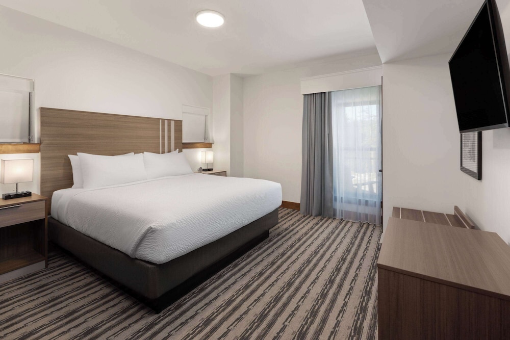 Lodge, Suite, King Bed, Sunset View, Sofa, Corner