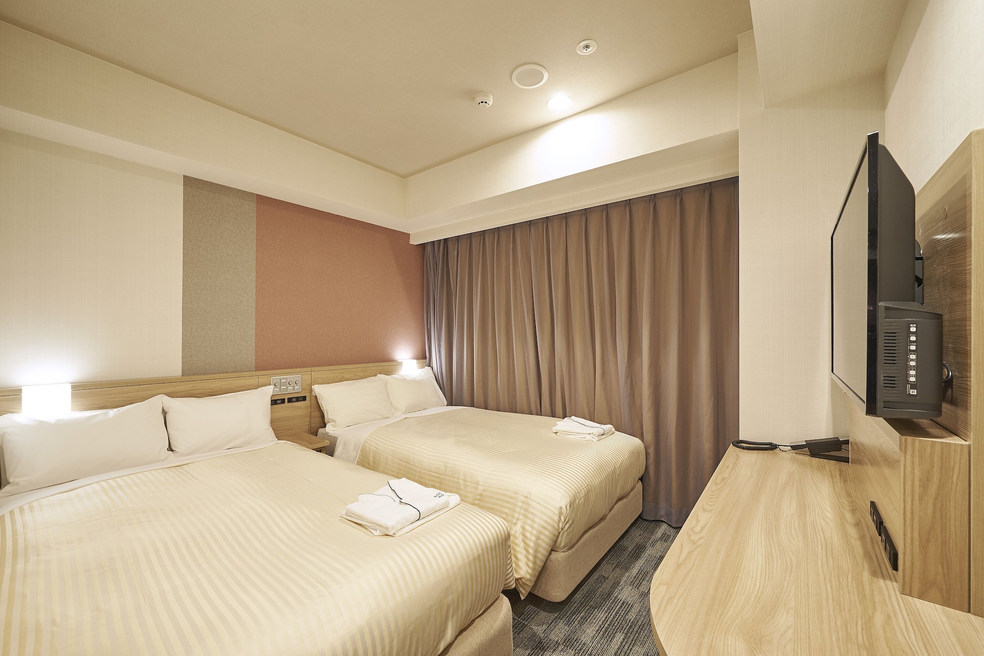 ROOM, TWIN BEDS