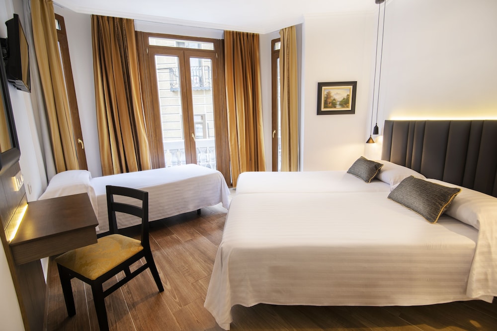 ROOM, TRIPLE