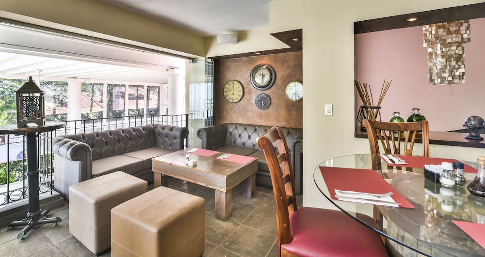 La Riviera Hotel Bed And Breakfast 30/50
