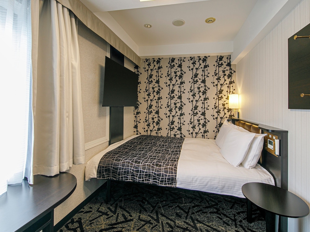 ROOM, DOUBLE BED