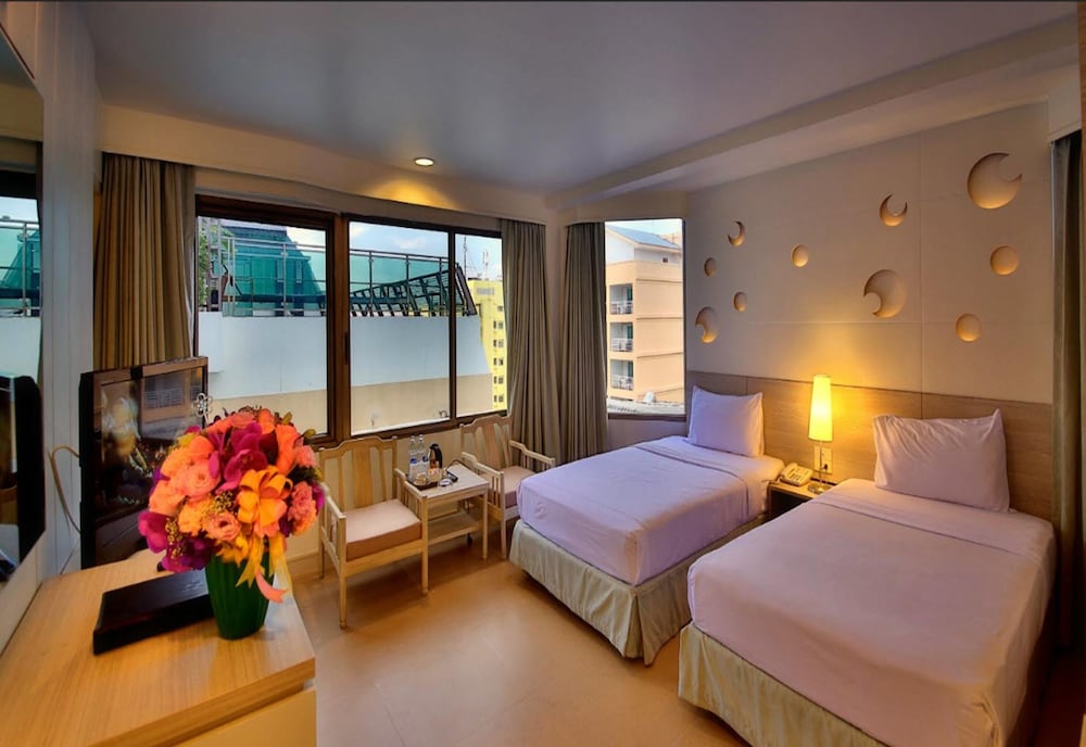 Sunshine Hotel and Residences 36/65