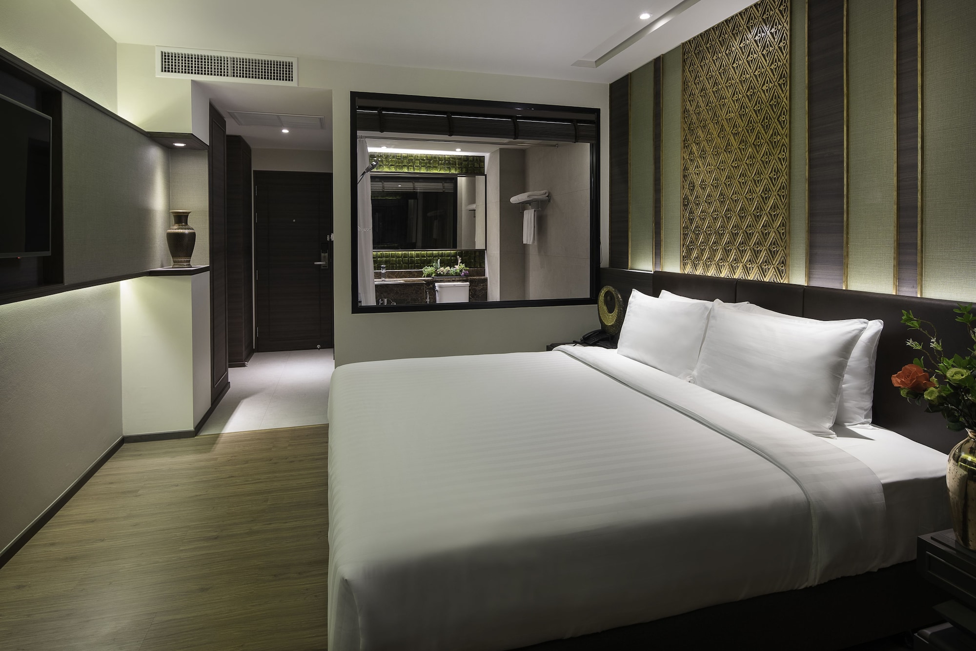 DELUXE, DOUBLE BED