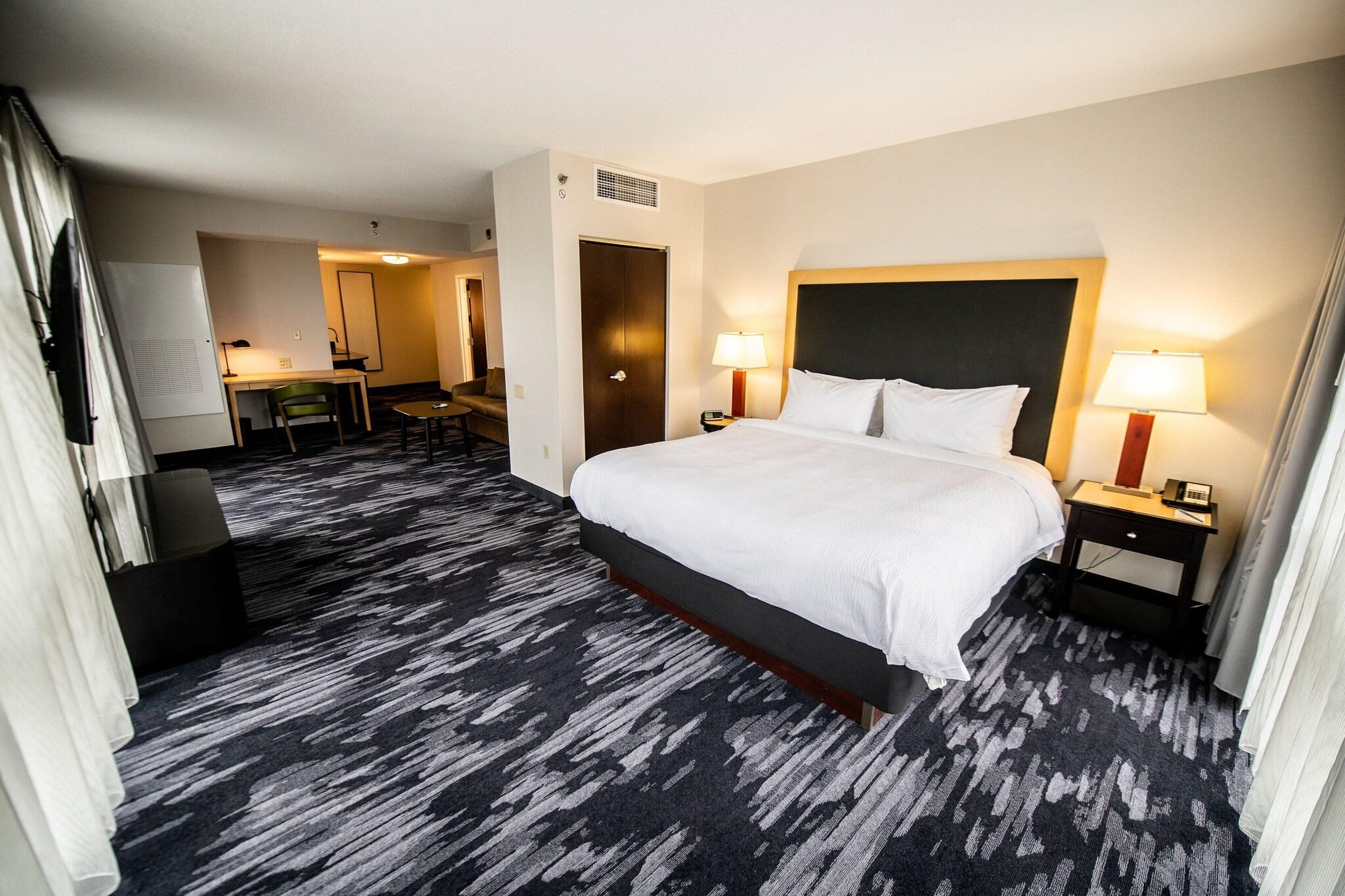 Suite, King Bed