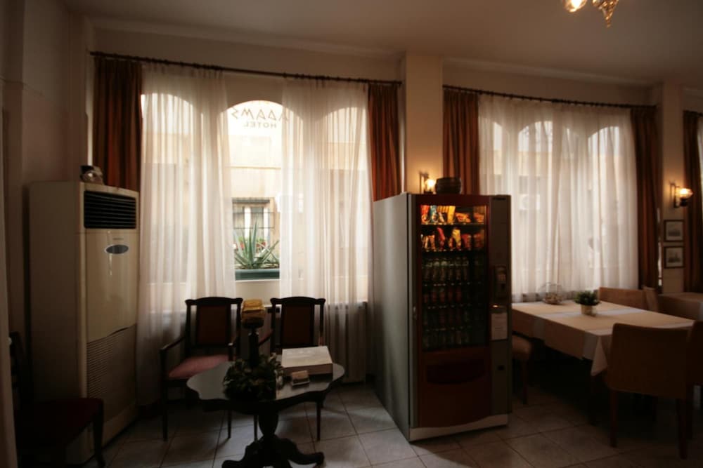Adams Hotel 18/35