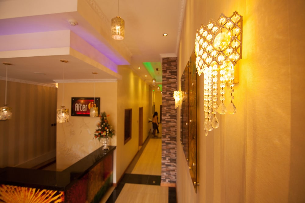 After 40 Hotel 5/50