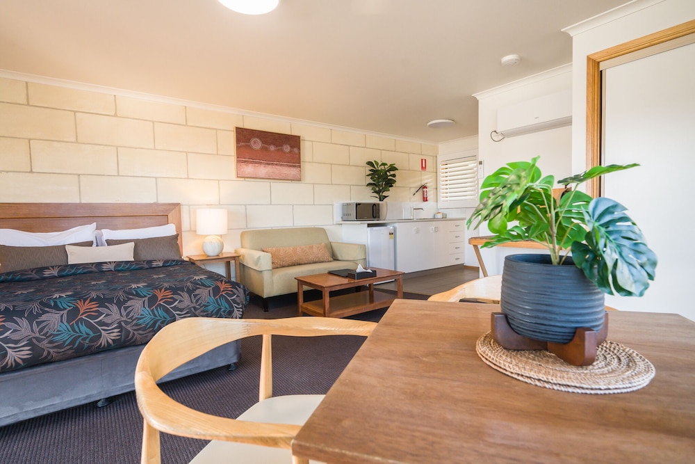 LOCH ARD MOTOR INN 35/63