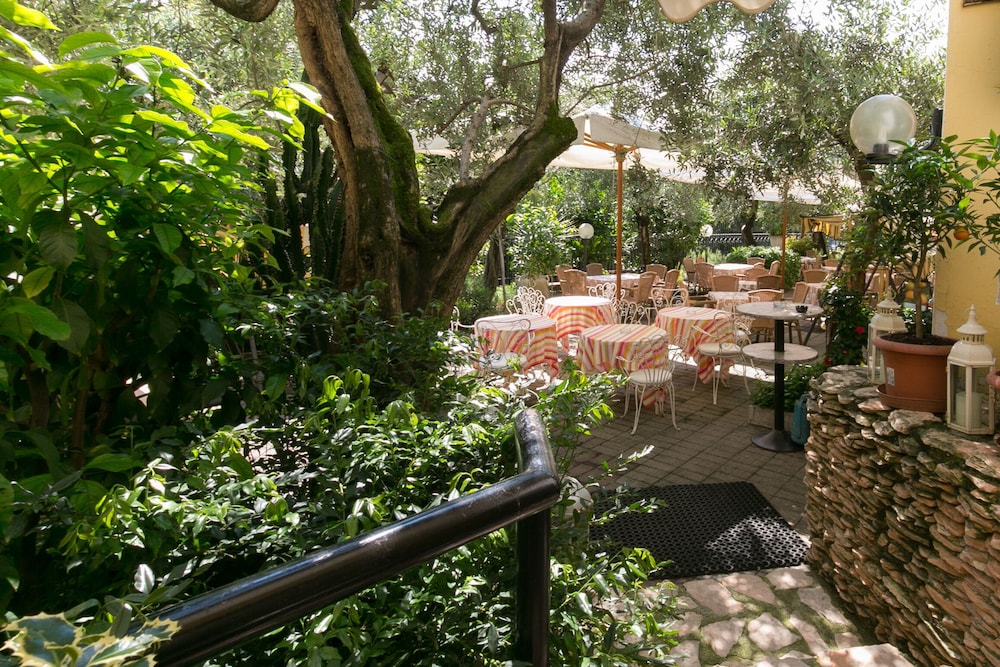 Hotel Serenella 67/73