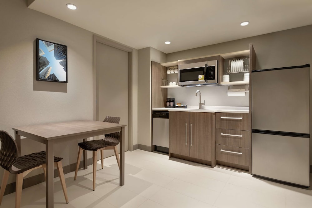 Home2 Suites By Hilton Chicago River North 48/55
