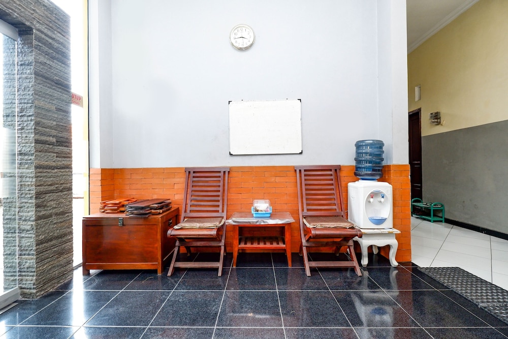 Hotel SUPER OYO 2209 Solo Point Guest House Syariah 26/31