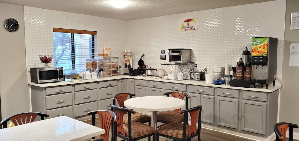 Super 8 by Wyndham Paris TN 29/31