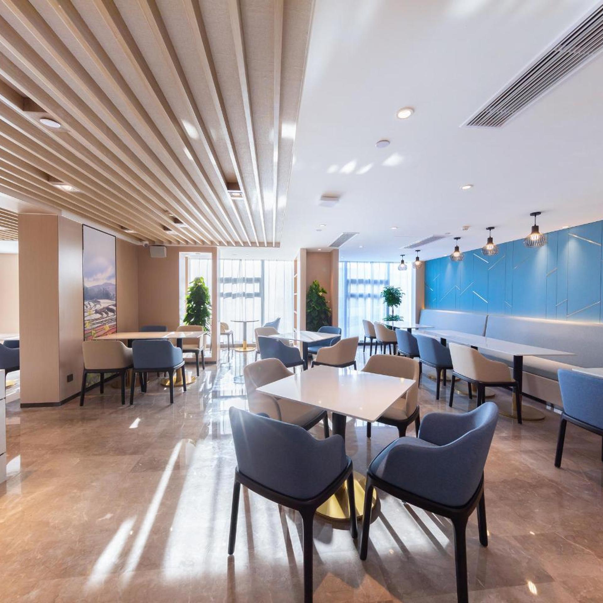Atour Hotel Kunming South High Speed Railway Station University Town 44/56