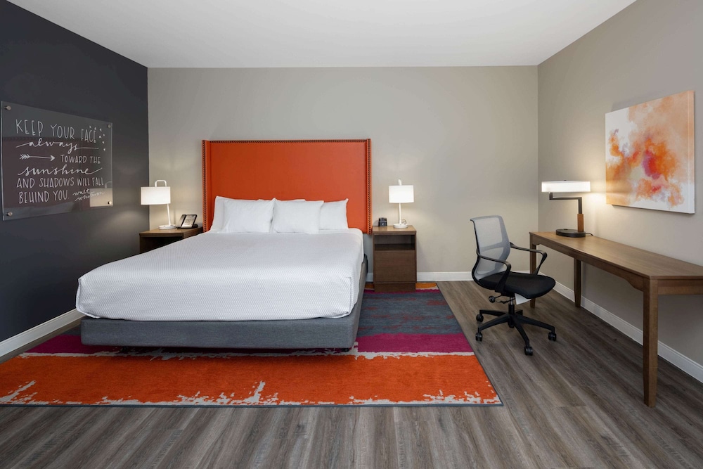 La Quinta Inn & Suites by Wyndham Greensboro Arpt High Point 16/52