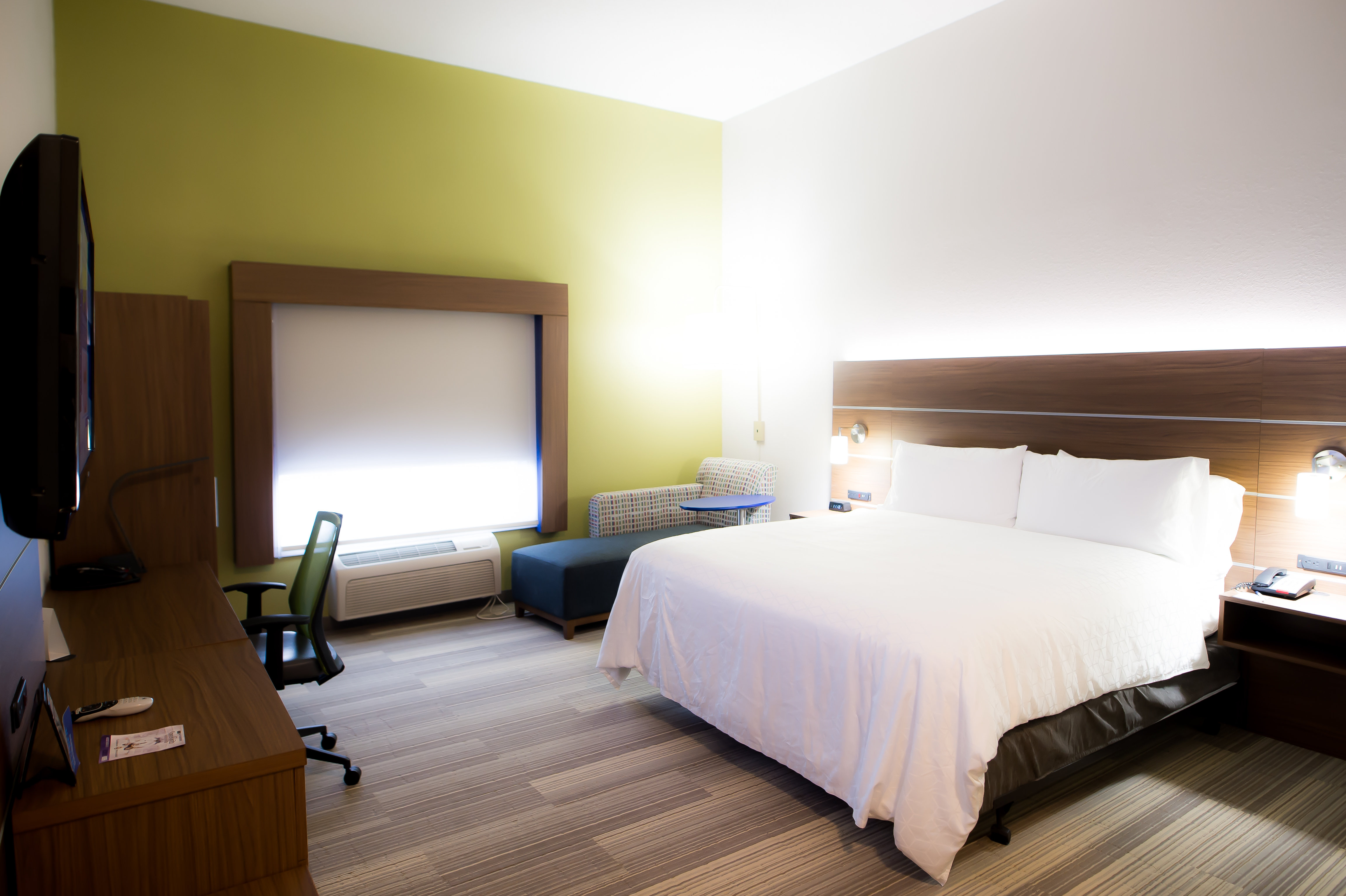 غرفة بسرير كينج لذوي الإعاقة، Holiday Inn Express Hotel And Suites Statesville 4/7