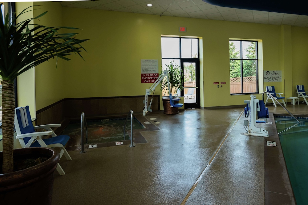 Embassy Suites by Hilton Minneapolis North 42/72