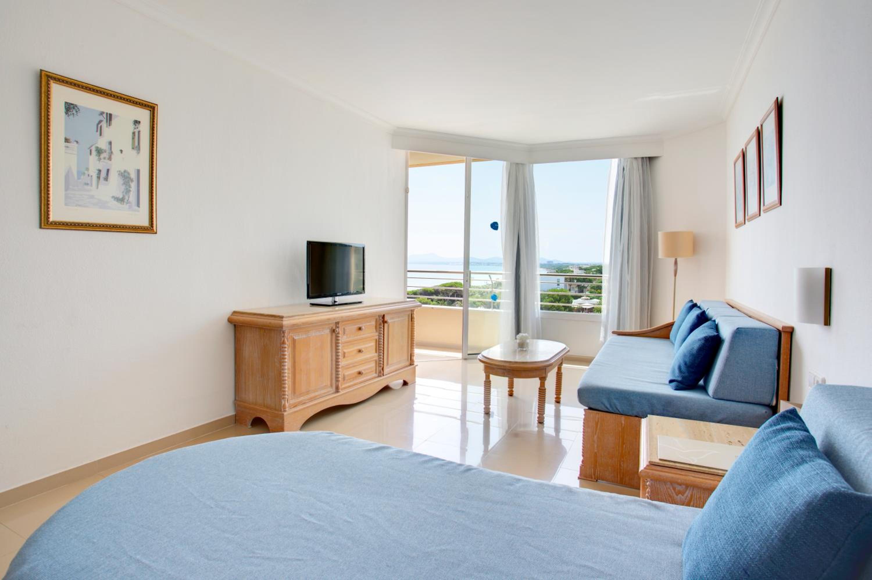 1 Bedroom, Apartment, Twin Beds, Lateral Side Sea View, Sofa