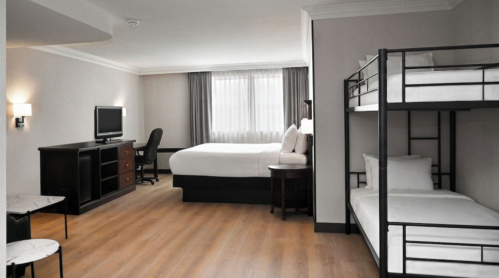 FAMILY, MULTIPLE BEDS