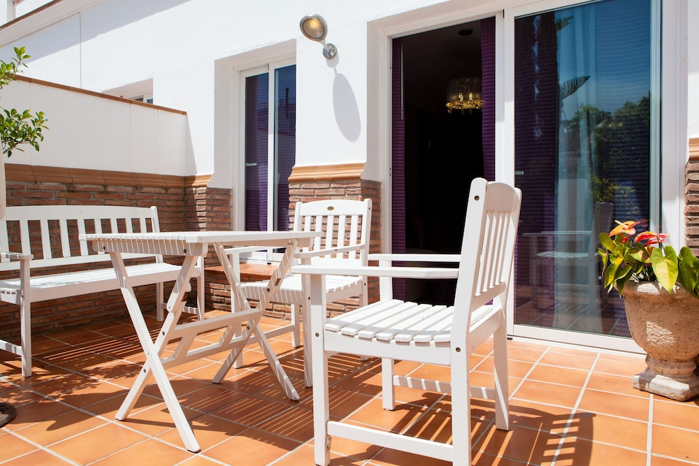 Hostal Abril 47/59
