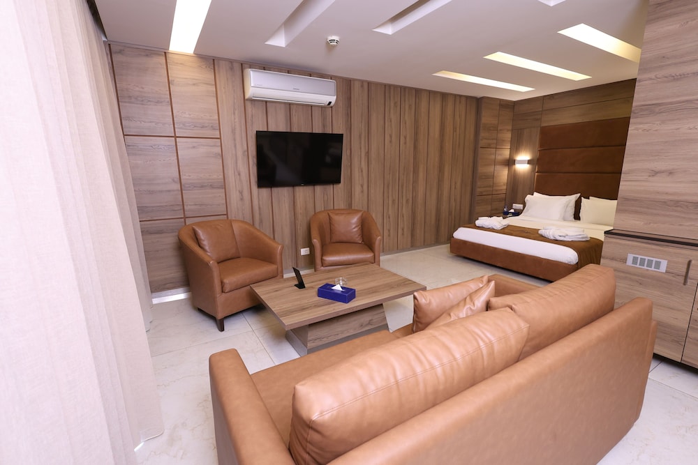 Ibiza hotel 25/50