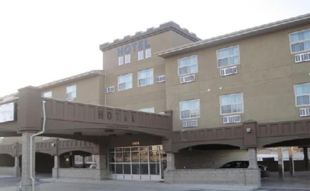 Super 8 By Wyndham Saskatoon Near Downtown 2/46