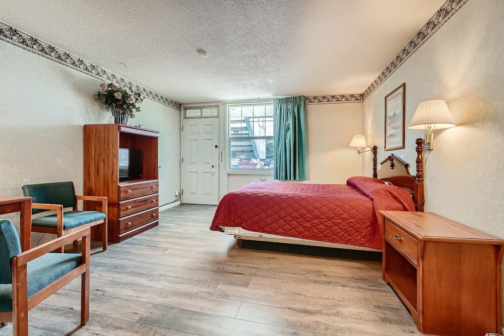 Travelers Uptown Motel 36/54