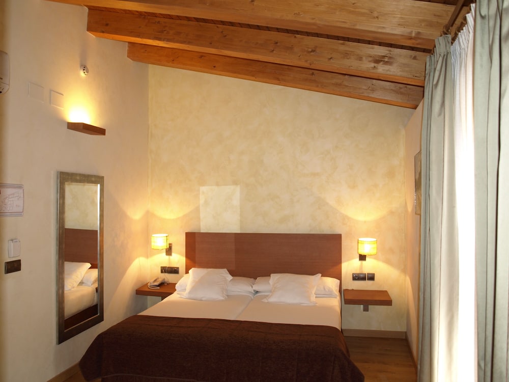Hotel Las Leyendas 12/60