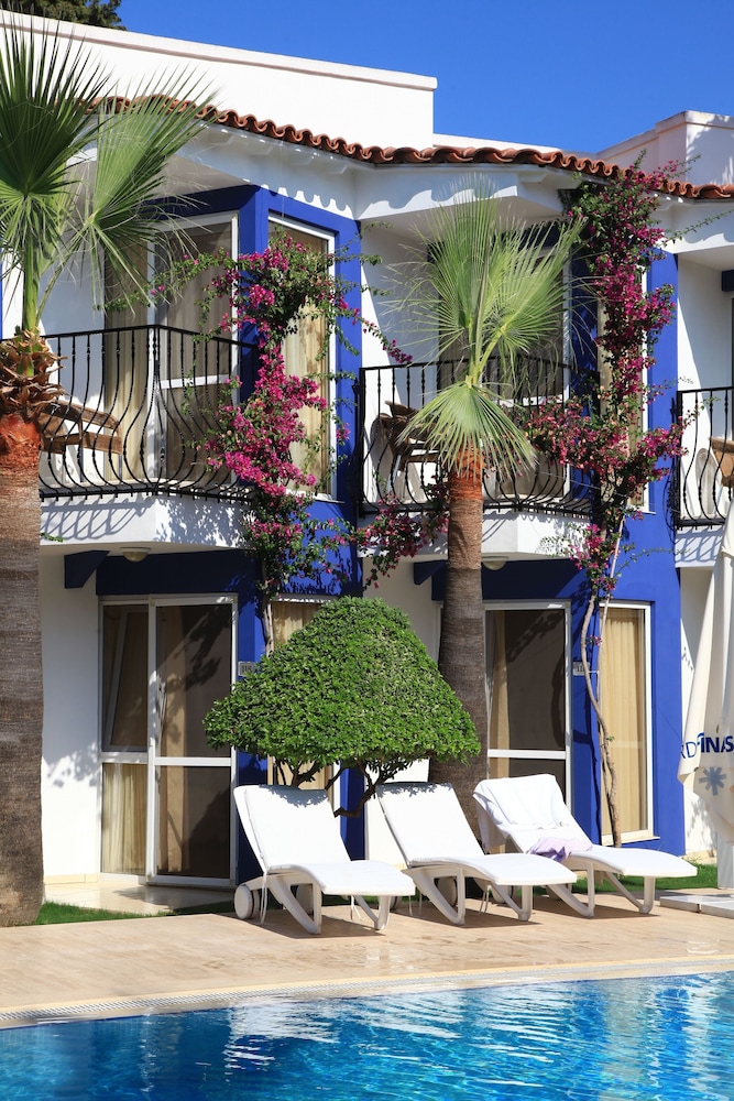 Catamaran Hotel 49/55