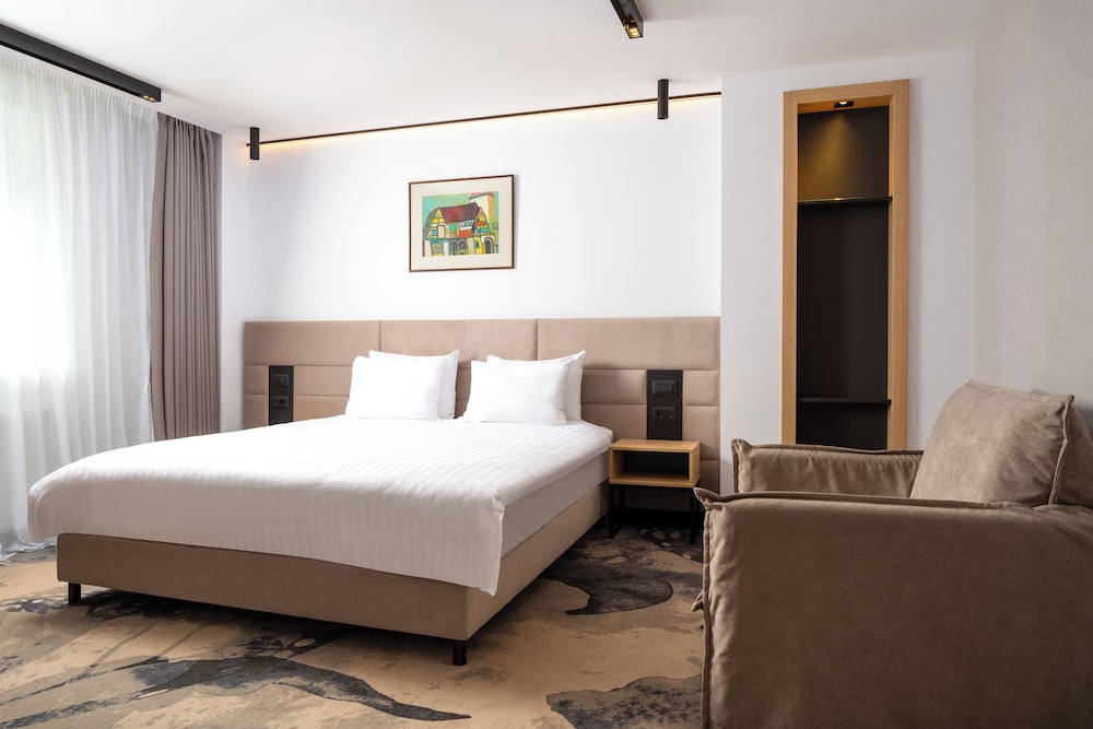 New Montana Hotel 15/50