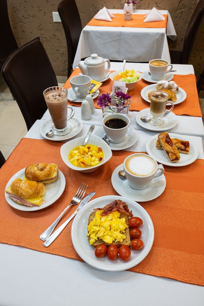 Urban Suites Recoleta Boutique Hotel 61/77