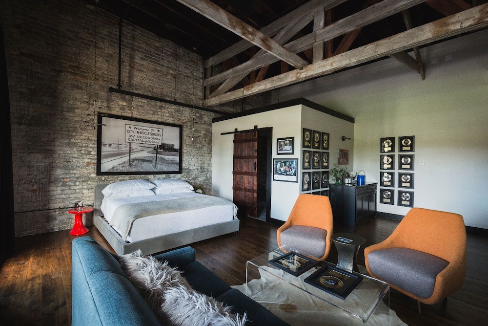 Gunrunner Boutique Hotel 38/63