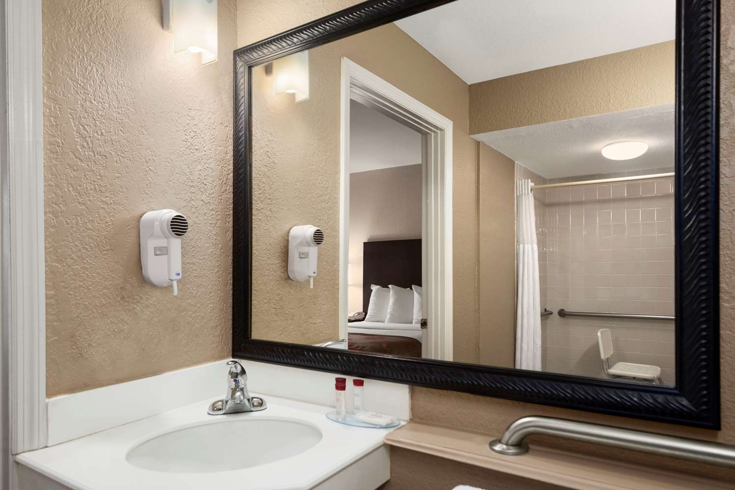 Collins Hotel Naples 20/21