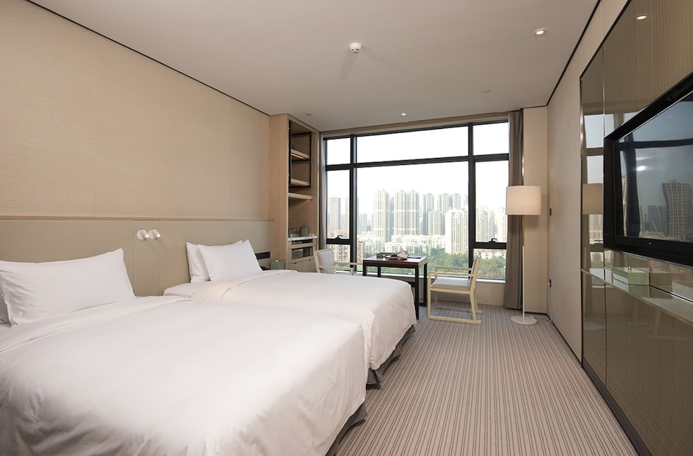 Foshan Virtuous World Hotel 7/26