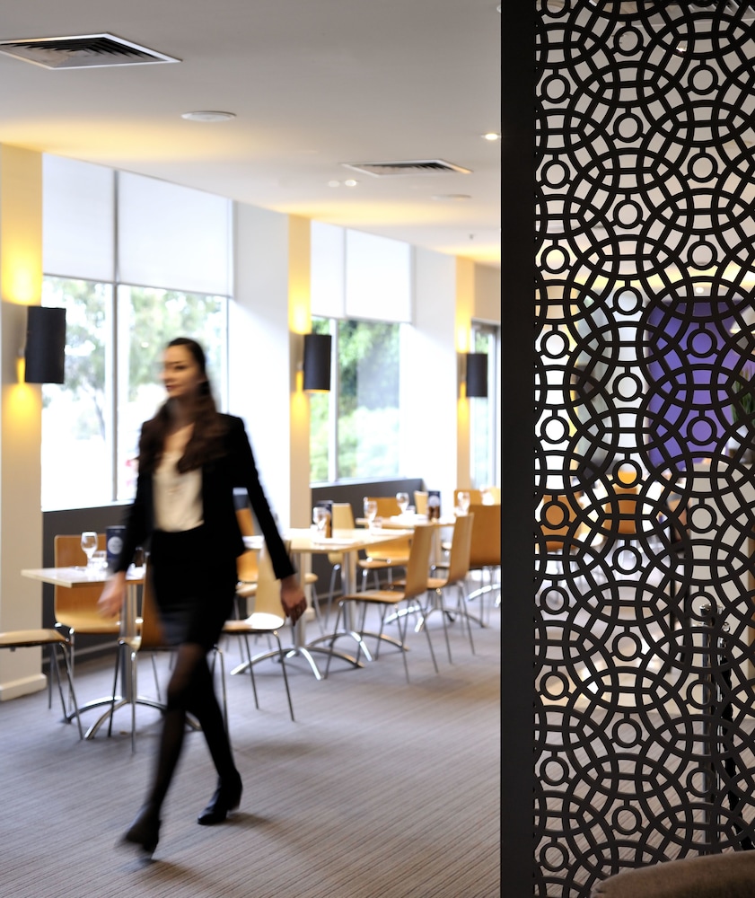 Mercure North Melbourne 36/63