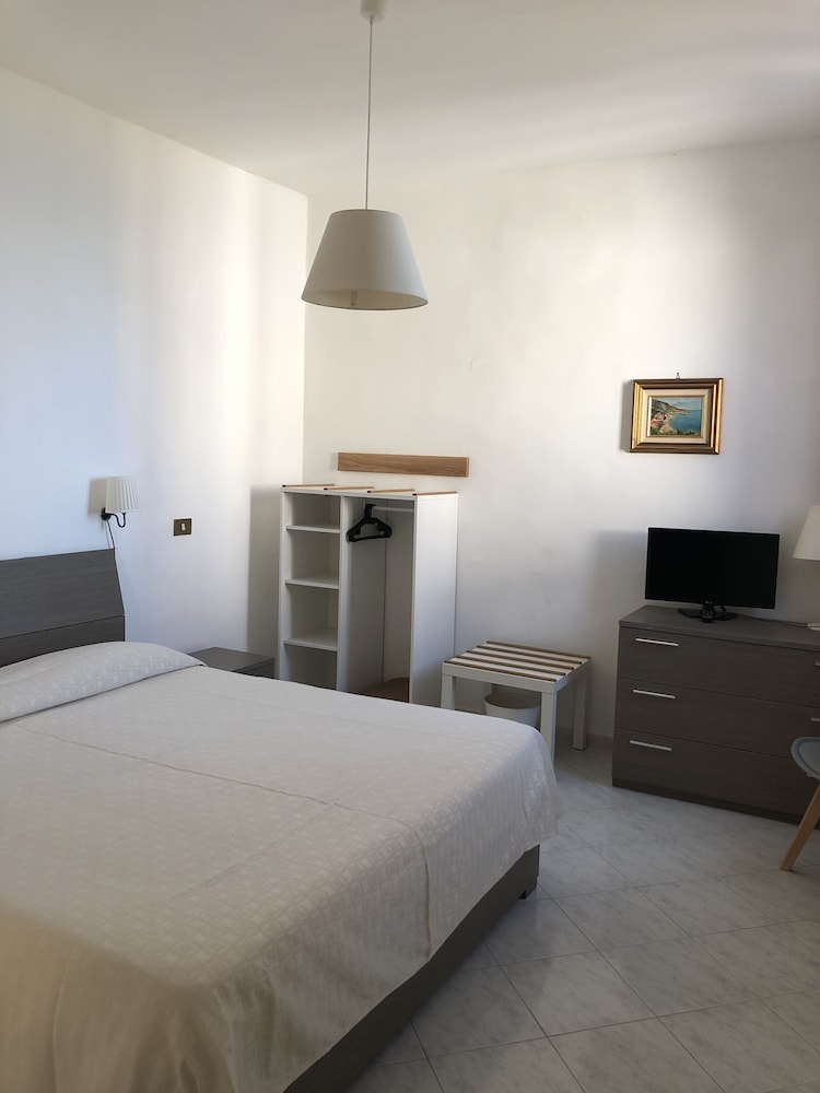 غرفة كلاسيكية بسرير مزدوج بإطلالة على البحر، Hotel Dania 7/10