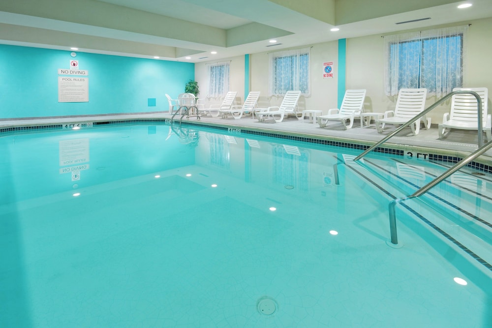 Holiday Inn Express Hotel Suites Quakertown 36/76