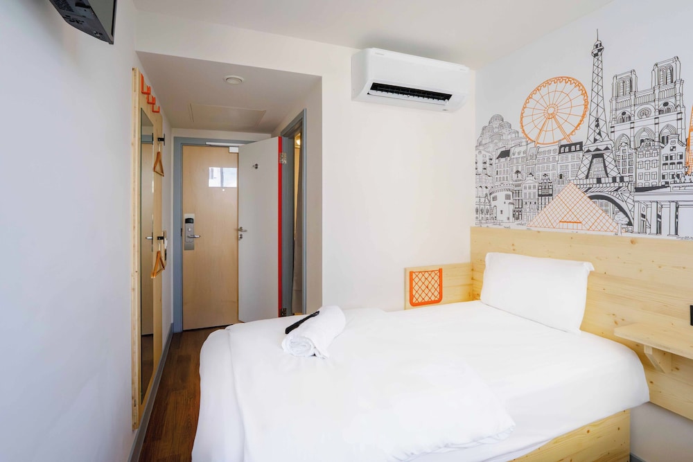 غرفة قياسية بسريرين منفصلين، easyHotel Croydon 3/10
