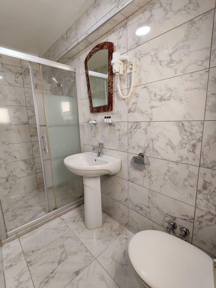Sirkeci Emek Hotel 62/64